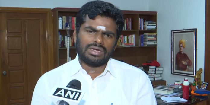 ഉദയനിധി സ്റ്റാലിനെതിരെ ആഞ്ഞടിച്ച് കെ അണ്ണാമലൈ ഉദയനിധി സ്റ്റാലിനെതിരെ ആഞ്ഞടിച്ച് കെ അണ്ണാമലൈ