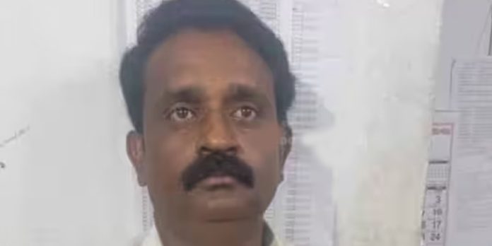 പുൽപ്പള്ളി സഹകരണ ബാങ്ക് തട്ടിപ്പ് : കെകെ എബ്രഹാമിന്റെ വിശ്വസ്തൻ സജീവൻ കൊല്ലപ്പള്ളിയെ ഇഡി അറസ്റ്റ് ചെയ്തു പുൽപ്പള്ളി സഹകരണ ബാങ്ക് തട്ടിപ്പ് : കെകെ എബ്രഹാമിന്റെ വിശ്വസ്തൻ സജീവൻ കൊല്ലപ്പള്ളിയെ ഇഡി അറസ്റ്റ് ചെയ്തു
