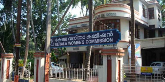 അച്ചു ഉമ്മനെതിരായ സൈബര് ആക്രമണം ; തുടര്നടപടിക്ക് നിര്ദേശം നല്കി വനിതാ കമ്മീഷന് അച്ചു ഉമ്മനെതിരായ സൈബര് ആക്രമണം ; തുടര്നടപടിക്ക് നിര്ദേശം നല്കി വനിതാ കമ്മീഷന്