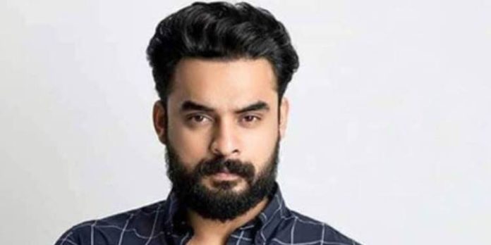 സിനിമ ചിത്രീകരണത്തിനിടെ നടൻ ടൊവിനോ തോമസിന് പരുക്കേറ്റു സിനിമ ചിത്രീകരണത്തിനിടെ നടൻ ടൊവിനോ തോമസിന് പരുക്കേറ്റു