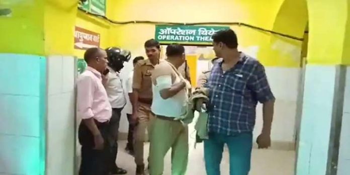 യുപിയിൽ വനിതാ പോലീസിനെ ആക്രമിച്ച പ്രതി ഏറ്റുമുട്ടലിൽ കൊല്ലപ്പെട്ടു യുപിയിൽ വനിതാ പോലീസിനെ ആക്രമിച്ച പ്രതി ഏറ്റുമുട്ടലിൽ കൊല്ലപ്പെട്ടു