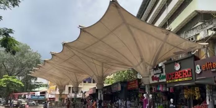 വവ്വാൽ ഷെഡ് ; ബസ് സ്റ്റോപ്പിനായി മുൻ ഇടത് എംപിയുടെ ഫണ്ടിൽ നിന്ന് ലീഗ് നേതാവിന് കിട്ടിയത് 40 ലക്ഷം വവ്വാൽ ഷെഡ് ; ബസ് സ്റ്റോപ്പിനായി മുൻ ഇടത് എംപിയുടെ ഫണ്ടിൽ നിന്ന് ലീഗ് നേതാവിന് കിട്ടിയത് 40 ലക്ഷം