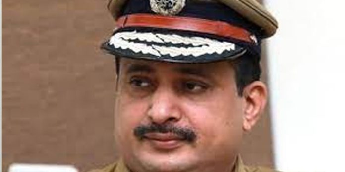 പുരാവസ്തു തട്ടിപ്പ് കേസ് ; ഐ.ജി ലക്ഷ്മണിന് സസ്പെൻഷൻ പുരാവസ്തു തട്ടിപ്പ് കേസ് ; ഐ.ജി ലക്ഷ്മണിന് സസ്പെൻഷൻ