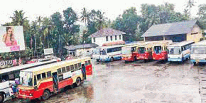 അവഗണനയുടെ നടുവില് അടൂര് കെ.എസ്.ആര് ടി.സി ഡിപ്പോ അവഗണനയുടെ നടുവില് അടൂര് കെ.എസ്.ആര് ടി.സി ഡിപ്പോ