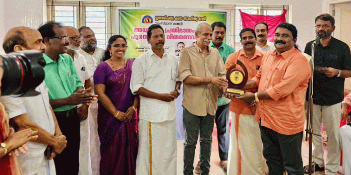 ജനാധിപത്യ കലാസാഹിത്യവേദി അധ്യാപക പ്രതിഭാ പുരസ്ക്കാരം സമ്മാനിച്ചു ജനാധിപത്യ കലാസാഹിത്യവേദി അധ്യാപക പ്രതിഭാ പുരസ്ക്കാരം സമ്മാനിച്ചു
