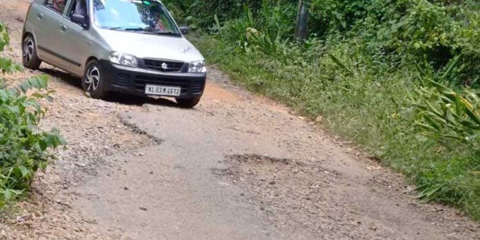 തുണ്ടിയപ്പാറ – കാടിക്കാവ് റോഡ് സഞ്ചാരയോഗ്യമാക്കണമെന്ന ആവശ്യം ശക്തമാകുന്നു തുണ്ടിയപ്പാറ – കാടിക്കാവ് റോഡ് സഞ്ചാരയോഗ്യമാക്കണമെന്ന ആവശ്യം ശക്തമാകുന്നു