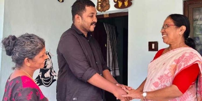 തിരിച്ചുവരവിന് കെെയടികൾ ; മഹേഷ് കുഞ്ഞുമോനെ സന്ദർശിച്ച് കെ കെ ശൈലജ തിരിച്ചുവരവിന് കെെയടികൾ ; മഹേഷ് കുഞ്ഞുമോനെ സന്ദർശിച്ച് കെ കെ ശൈലജ