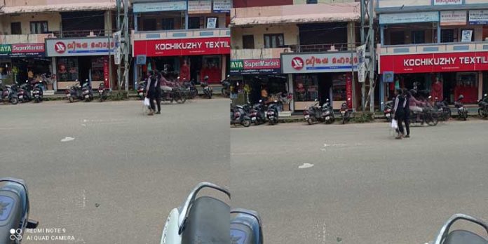 മല്ലപ്പള്ളി ടൗണിലെ സീബ്രാലൈനുകൾ മാഞ്ഞിട്ട് മാസങ്ങൾ ; റോഡ് മുറിച്ചു കടക്കാൻ ബുദ്ധിമുട്ടി കാൽനടയാത്രക്കാർ മല്ലപ്പള്ളി ടൗണിലെ സീബ്രാലൈനുകൾ മാഞ്ഞിട്ട് മാസങ്ങൾ ; റോഡ് മുറിച്ചു കടക്കാൻ ബുദ്ധിമുട്ടി കാൽനടയാത്രക്കാർ