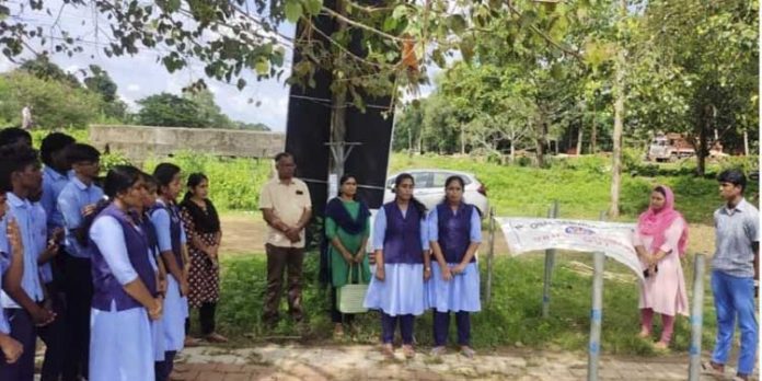 ഹരിതം- പുഴയോര വനവത്ക്കരണ പദ്ധതിയുടെ ഭാഗമായി കീച്ചേരി വാൽക്കടവിൽ തൈകൾ നട്ടു ഹരിതം- പുഴയോര വനവത്ക്കരണ പദ്ധതിയുടെ ഭാഗമായി കീച്ചേരി വാൽക്കടവിൽ തൈകൾ നട്ടു