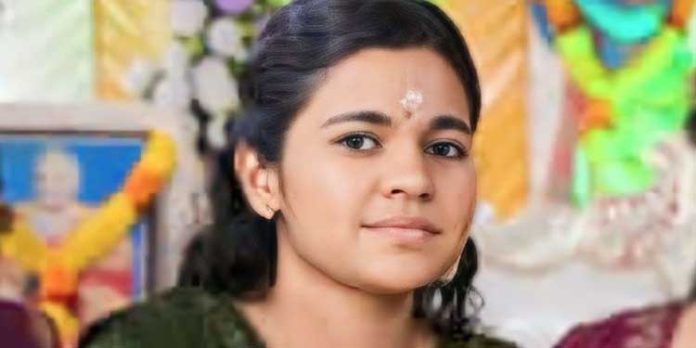യുവതി കഴുത്തറുത്ത് മരിച്ച നിലയിൽ ; ഡിഗ്രി സർട്ടിഫിക്കറ്റ് ലഭിക്കാത്തതിനാലെന്ന് എഴുതിയ കുറിപ്പ് സമീപം യുവതി കഴുത്തറുത്ത് മരിച്ച നിലയിൽ ; ഡിഗ്രി സർട്ടിഫിക്കറ്റ് ലഭിക്കാത്തതിനാലെന്ന് എഴുതിയ കുറിപ്പ് സമീപം