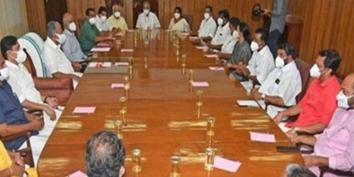 സർക്കാർ പരിപാടികൾ ഇനി മാലിന്യമുക്ത പ്രതിജ്ഞയോടെ ആരംഭിക്കും സർക്കാർ പരിപാടികൾ ഇനി മാലിന്യമുക്ത പ്രതിജ്ഞയോടെ ആരംഭിക്കും