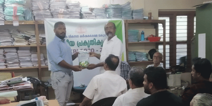 ഭാരതീയ പ്രകൃതി കൃഷിക് പദ്ധതി വിവരണവും ജൈവ വളവിതരണവും നടത്തി അടൂർ കൃഷിഭവൻ ഭാരതീയ പ്രകൃതി കൃഷിക് പദ്ധതി വിവരണവും ജൈവ വളവിതരണവും നടത്തി അടൂർ കൃഷിഭവൻ