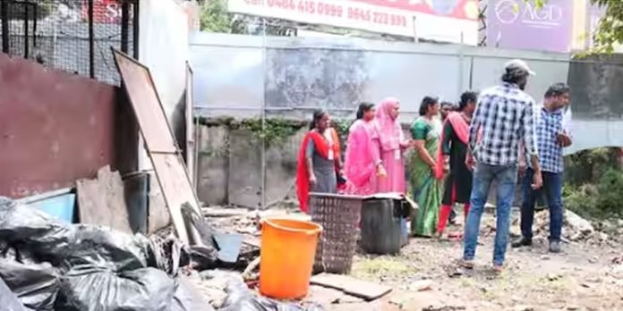 ശുചിത്വമില്ല ; കായംകുളത്തെ കെഎസ്ആര്ടിസി സ്റ്റാന്ഡിലെ ക്യാന്റീൻ അടച്ചുപൂട്ടാന് നോട്ടീസ് ശുചിത്വമില്ല ; കായംകുളത്തെ കെഎസ്ആര്ടിസി സ്റ്റാന്ഡിലെ ക്യാന്റീൻ അടച്ചുപൂട്ടാന് നോട്ടീസ്