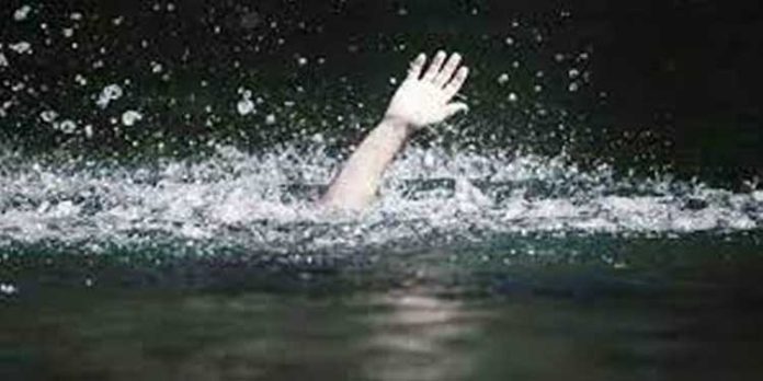 കോഴിക്കോട് കുളിക്കാൻ ഇറങ്ങിയ വിദ്യാർത്ഥി മുങ്ങിമരിച്ചു കോഴിക്കോട് കുളിക്കാൻ ഇറങ്ങിയ വിദ്യാർത്ഥി മുങ്ങിമരിച്ചു