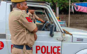 ഫ്ളൈഓവറിലെ ആ കാഴ്ച കണ്ടു നെഞ്ചിടിപ്പോടെ ജനങ്ങൾ; യുവാവിനെ മരണക്കയത്തിൽ നിന്നും വലിച്ചുകയറ്റി പോലീസ്!