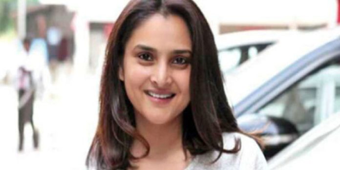 നടി ദിവ്യ സ്പന്ദന അന്തരിച്ചെന്ന് വ്യാജവാര്ത്ത നടി ദിവ്യ സ്പന്ദന അന്തരിച്ചെന്ന് വ്യാജവാര്ത്ത
