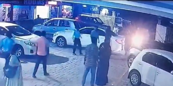 ആലുവയിലെ സ്വകാര്യ ആശുപത്രിയിൽ സെക്യൂരിറ്റി ജീവനക്കാരന് കാറുടമയുടെ ക്രൂരമർദ്ദനം ആലുവയിലെ സ്വകാര്യ ആശുപത്രിയിൽ സെക്യൂരിറ്റി ജീവനക്കാരന് കാറുടമയുടെ ക്രൂരമർദ്ദനം