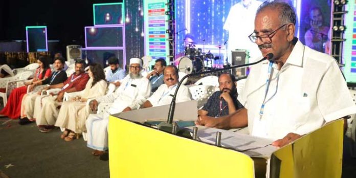 കരിയാട്ടം കേരളത്തിൽ പുതിയ കലാരൂപത്തിന് തുടക്കം കുറിച്ചു : മന്ത്രി എ കെ ശശീന്ദ്രൻ കരിയാട്ടം കേരളത്തിൽ പുതിയ കലാരൂപത്തിന് തുടക്കം കുറിച്ചു : മന്ത്രി എ കെ ശശീന്ദ്രൻ