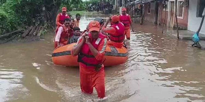 ഗുജറാത്തിൽ പ്രളയ സാഹചര്യം ; സർദാർ സരോവർ ഉൾപ്പടെയുള്ള അണക്കെട്ടുകൾ തുറന്നു ഗുജറാത്തിൽ പ്രളയ സാഹചര്യം ; സർദാർ സരോവർ ഉൾപ്പടെയുള്ള അണക്കെട്ടുകൾ തുറന്നു