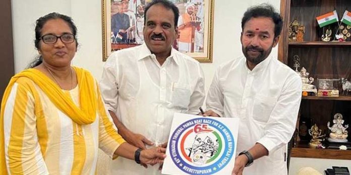 ഉത്രാടം തിരുനാൾ പമ്പ ജലമേളയുടെ പ്രോജക്ട് കേന്ദ്ര ടൂറിസം സാംസ്കാരിക വകുപ്പ് മന്ത്രി ജി കിഷൻ റെഡ്ഡിക്ക് നൽകി ഉത്രാടം തിരുനാൾ പമ്പ ജലമേളയുടെ പ്രോജക്ട് കേന്ദ്ര ടൂറിസം സാംസ്കാരിക വകുപ്പ് മന്ത്രി ജി കിഷൻ റെഡ്ഡിക്ക് നൽകി