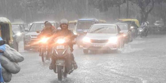 ബംഗാൾ ഉൾക്കടലിൽ ന്യൂനമർദ്ദം രൂപപ്പെട്ടു ; കേരളത്തിൽ മഴ തുടരും ബംഗാൾ ഉൾക്കടലിൽ ന്യൂനമർദ്ദം രൂപപ്പെട്ടു ; കേരളത്തിൽ മഴ തുടരും