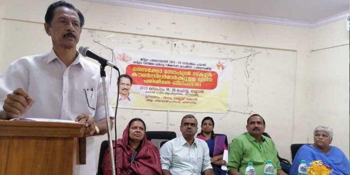 ശാസ്ത്രാവബോധവും വിവേചന ചിന്തയും പുതിയ തലമുറയില് വളര്ത്താന് സ്കൂള്തല ജെന്ഡര് ഡെസ്ക് സംവിധാനത്തിന് കഴിയണം : അഡ്വ. ഓമല്ലൂര് ശങ്കരന് ശാസ്ത്രാവബോധവും വിവേചന ചിന്തയും പുതിയ തലമുറയില് വളര്ത്താന് സ്കൂള്തല ജെന്ഡര് ഡെസ്ക് സംവിധാനത്തിന് കഴിയണം : അഡ്വ. ഓമല്ലൂര് ശങ്കരന്