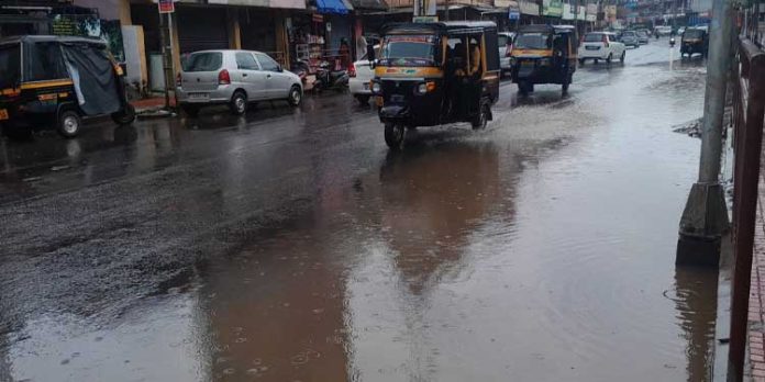 കോന്നി ചൈനാമുക്കിൽ വെള്ളക്കെട്ട് രൂക്ഷം കോന്നി ചൈനാമുക്കിൽ വെള്ളക്കെട്ട് രൂക്ഷം