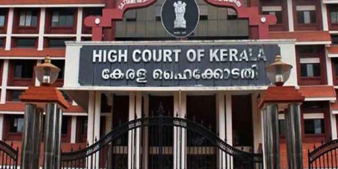 ക്ഷേത്ര പരിസരത്ത് കാവിക്കൊടി വേണ്ട ; ഹര്ജി തള്ളി ഹൈക്കോടതി ക്ഷേത്ര പരിസരത്ത് കാവിക്കൊടി വേണ്ട ; ഹര്ജി തള്ളി ഹൈക്കോടതി