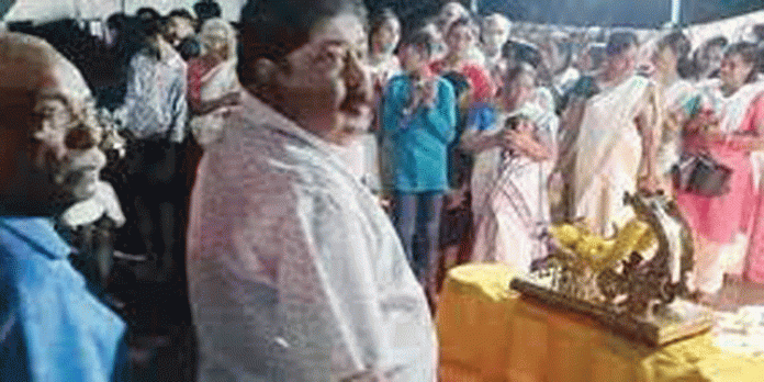 ഉത്രട്ടാതി ജലമേളയിൽ മന്നം ട്രോഫി നേടിയ ഇടക്കുളം പള്ളിയോടത്തിന് സ്വീകരണം നല്കി ഉത്രട്ടാതി ജലമേളയിൽ മന്നം ട്രോഫി നേടിയ ഇടക്കുളം പള്ളിയോടത്തിന് സ്വീകരണം നല്കി