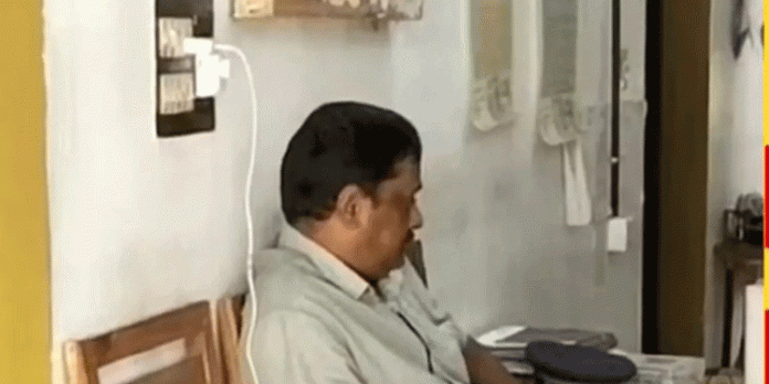 ആദിവാസി യുവാവിനെതിരായ കള്ളക്കേസ് ; മൂന്നാം പ്രതിയായ വനംവകുപ്പ് ഡ്രൈവർ അറസ്റ്റിൽ ആദിവാസി യുവാവിനെതിരായ കള്ളക്കേസ് ; മൂന്നാം പ്രതിയായ വനംവകുപ്പ് ഡ്രൈവർ അറസ്റ്റിൽ