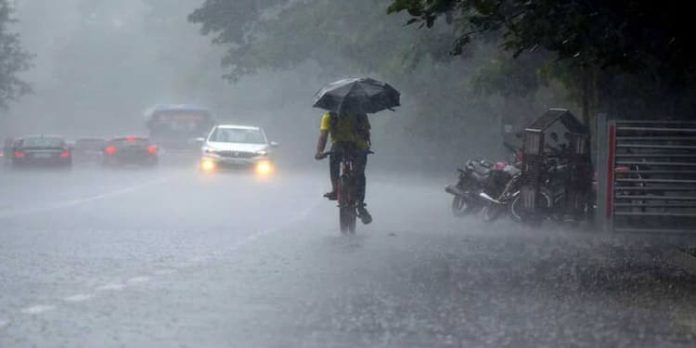തീവ്ര ന്യൂനമര്ദ്ദം : കേരളത്തില് മഴ കനക്കും തീവ്ര ന്യൂനമര്ദ്ദം : കേരളത്തില് മഴ കനക്കും