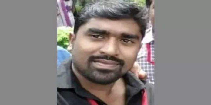 പ്രായപൂര്ത്തിയാകാത്ത പെണ്കുട്ടിയെ പീഡിപ്പിച്ച ഡിവൈഎഫ്ഐ നേതാവ് അറസ്റ്റില് പ്രായപൂര്ത്തിയാകാത്ത പെണ്കുട്ടിയെ പീഡിപ്പിച്ച ഡിവൈഎഫ്ഐ നേതാവ് അറസ്റ്റില്