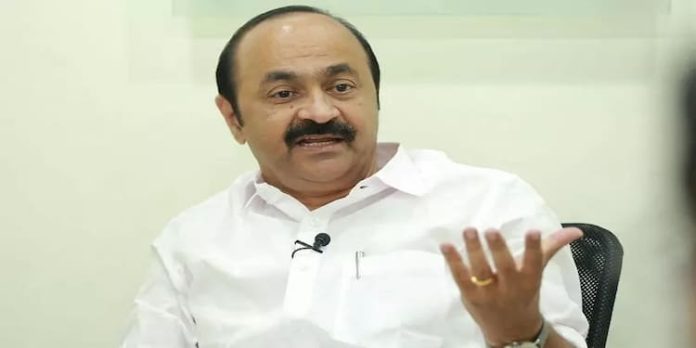 കോണ്ഗ്രസ് മുന് എം.എല്.എമാര്ക്കെതിരെ കേസെടുക്കാനുള്ള നീക്കം രാഷ്ട്രീയ പ്രേരിതമെന്ന് വി.ഡി സതീശന് കോണ്ഗ്രസ് മുന് എം.എല്.എമാര്ക്കെതിരെ കേസെടുക്കാനുള്ള നീക്കം രാഷ്ട്രീയ പ്രേരിതമെന്ന് വി.ഡി സതീശന്