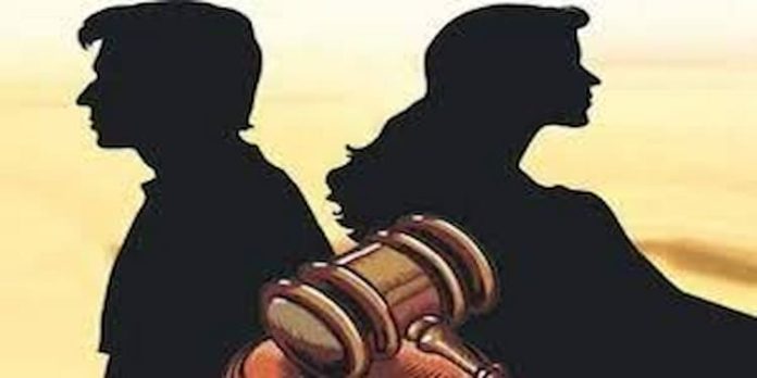 പങ്കാളിക്കു ലൈംഗിക ബന്ധം നിഷേധിക്കുന്നത് ക്രൂരത ; യുവാവിന്റെ വിവാഹമോചനം ശരിവച്ച് കോടതി പങ്കാളിക്കു ലൈംഗിക ബന്ധം നിഷേധിക്കുന്നത് ക്രൂരത ; യുവാവിന്റെ വിവാഹമോചനം ശരിവച്ച് കോടതി