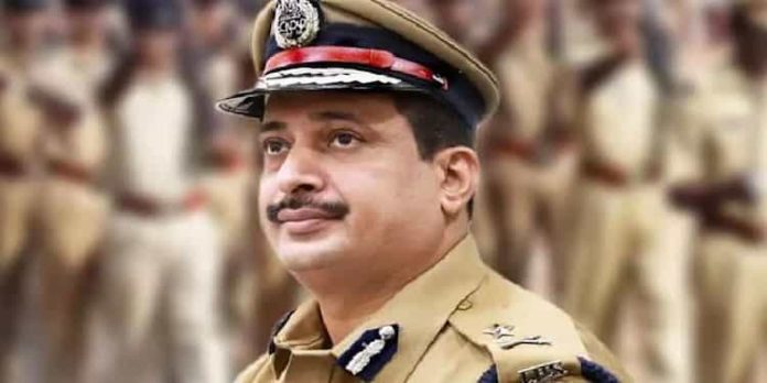 മുഖ്യമന്ത്രിയുടെ ഓഫീസിനെതിരായ ആരോപണം ; ഐ ജി ലക്ഷ്മണിന് ഹൈക്കോടതിയുടെ വിമർശനം മുഖ്യമന്ത്രിയുടെ ഓഫീസിനെതിരായ ആരോപണം ; ഐ ജി ലക്ഷ്മണിന് ഹൈക്കോടതിയുടെ വിമർശനം