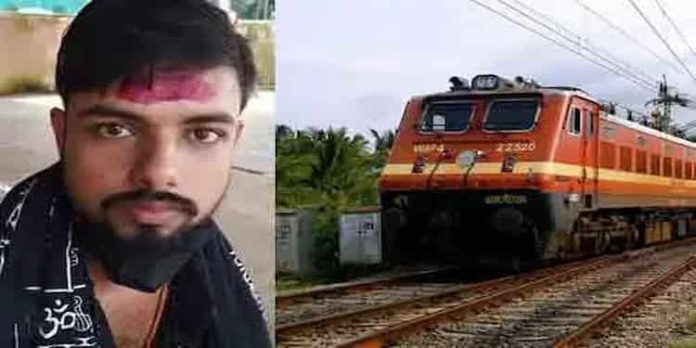 കാവിക്കൊടിയുമായി ട്രെയിനിന് മുന്നിൽ ; ഫറോക്കിൽ യുവാവ് അറസ്റ്റിൽ കാവിക്കൊടിയുമായി ട്രെയിനിന് മുന്നിൽ ; ഫറോക്കിൽ യുവാവ് അറസ്റ്റിൽ