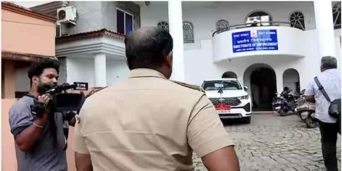 കൊച്ചി ഇ ഡി ഓഫീസില് പോലീസ് പരിശോധന, ചോദ്യം ചെയ്യാന് വിളിച്ചുവരുത്തി മര്ദ്ദനമെന്ന പരാതിയില് അന്വേഷണം കൊച്ചി ഇ ഡി ഓഫീസില് പോലീസ് പരിശോധന, ചോദ്യം ചെയ്യാന് വിളിച്ചുവരുത്തി മര്ദ്ദനമെന്ന പരാതിയില് അന്വേഷണം