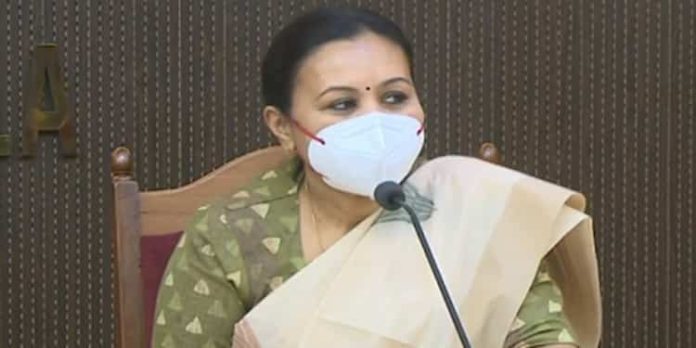 നിപ ; സമ്പർക്കത്തിലുള്ള ആളുകളുടെ എണ്ണം ഇനിയും വർധിക്കാൻ സാധ്യതയുണ്ടെന്ന് ആരോഗ്യമന്ത്രി നിപ ; സമ്പർക്കത്തിലുള്ള ആളുകളുടെ എണ്ണം ഇനിയും വർധിക്കാൻ സാധ്യതയുണ്ടെന്ന് ആരോഗ്യമന്ത്രി