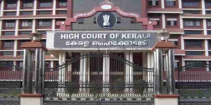 ട്രാൻസ് പുരുഷനെ സ്ത്രീയായി ജീവിക്കാൻ നിർബന്ധിച്ചു ; മാതാപിതാക്കൾക്ക് കൗൺസലിങ് നൽകണമെന്ന് ഹൈക്കോടതി ട്രാൻസ് പുരുഷനെ സ്ത്രീയായി ജീവിക്കാൻ നിർബന്ധിച്ചു ; മാതാപിതാക്കൾക്ക് കൗൺസലിങ് നൽകണമെന്ന് ഹൈക്കോടതി