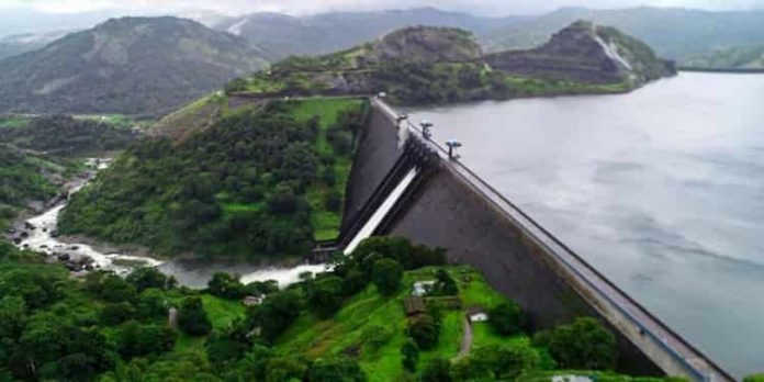 ഇടുക്കി അണക്കെട്ടിലെ സുരക്ഷാ വീഴ്ച : 6 പോലീസുകാരെ സസ്പെൻഡ് ചെയ്തു ഇടുക്കി അണക്കെട്ടിലെ സുരക്ഷാ വീഴ്ച : 6 പോലീസുകാരെ സസ്പെൻഡ് ചെയ്തു