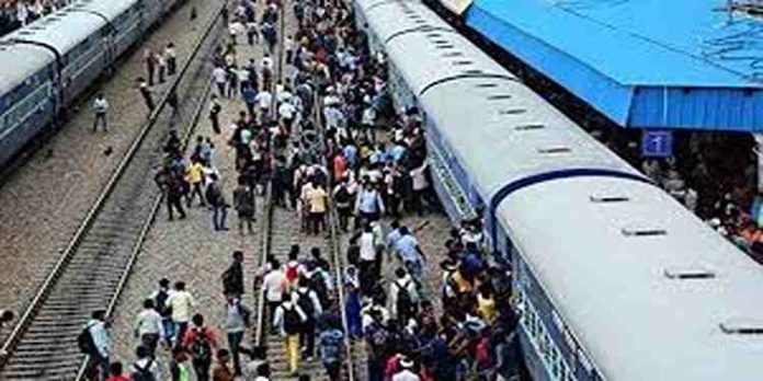 ജനറല് കോച്ചുകളുടെ എണ്ണം കുറച്ചത് തിരിച്ചടി ; യാത്രക്കാർ ദുരിതത്തിൽ ജനറല് കോച്ചുകളുടെ എണ്ണം കുറച്ചത് തിരിച്ചടി ; യാത്രക്കാർ ദുരിതത്തിൽ