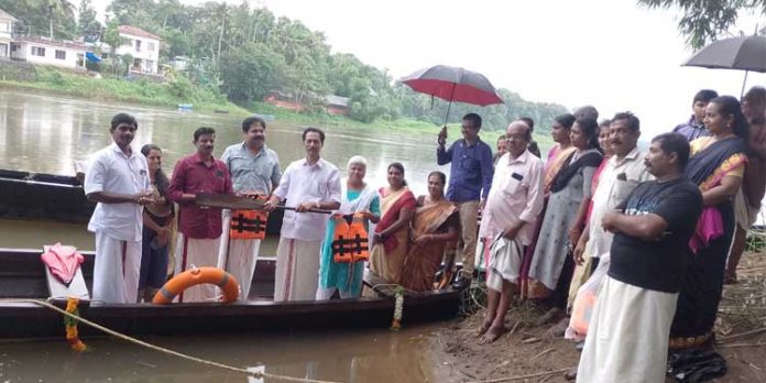 വള്ളത്തിൻറെ ഉദ്ഘാടനം നടത്തി വള്ളത്തിൻറെ ഉദ്ഘാടനം നടത്തി