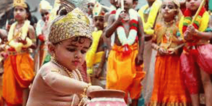 ശ്രീകൃഷ്ണ ജയന്തി ശോഭായാത്രക്ക് തയ്യാറെടുത്ത് പന്തളം ബാലഗോകുലം ശ്രീകൃഷ്ണ ജയന്തി ശോഭായാത്രക്ക് തയ്യാറെടുത്ത് പന്തളം ബാലഗോകുലം