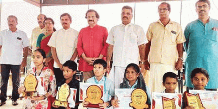 അഖിലകേരള ക്വിസ് മത്സരം സംഘടിപ്പിച്ചു അഖിലകേരള ക്വിസ് മത്സരം സംഘടിപ്പിച്ചു