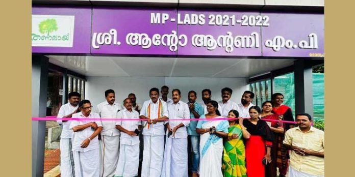 മൈലപ്രായിൽ ബസ് കാത്തിരുപ്പ് കേന്ദ്രം ഉദ്ഘാടനം ചെയ്തു മൈലപ്രായിൽ ബസ് കാത്തിരുപ്പ് കേന്ദ്രം ഉദ്ഘാടനം ചെയ്തു