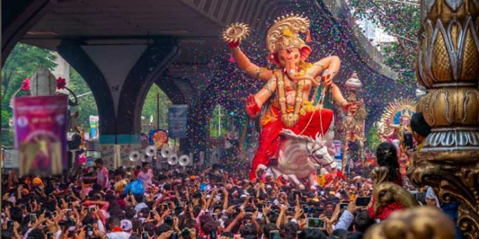 മതപരമായ ഉത്സവങ്ങൾ ആഘോഷിക്കാം ; സർക്കാർ ഭൂമിയിൽ ഗണപതി പൂജക്ക് അനുമതി നൽകി കൊൽക്കത്ത ഹൈക്കോടതി മതപരമായ ഉത്സവങ്ങൾ ആഘോഷിക്കാം ; സർക്കാർ ഭൂമിയിൽ ഗണപതി പൂജക്ക് അനുമതി നൽകി കൊൽക്കത്ത ഹൈക്കോടതി
