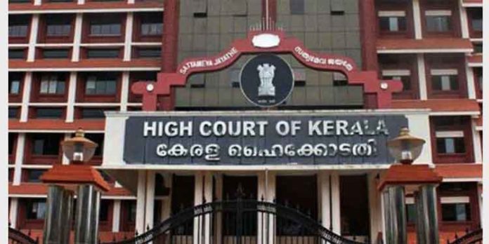 മാസപ്പടി വിവാദം ; വിജിലന്സ് അന്വേഷണം ആവശ്യപ്പെട്ടുള്ള ഹര്ജി ഹൈക്കോടതി ഇന്ന് പരിഗണിക്കും മാസപ്പടി വിവാദം ; വിജിലന്സ് അന്വേഷണം ആവശ്യപ്പെട്ടുള്ള ഹര്ജി ഹൈക്കോടതി ഇന്ന് പരിഗണിക്കും