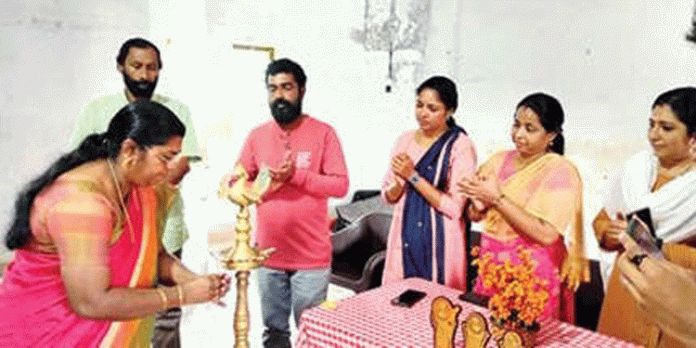 കൊടുമൺ ഹൈസ്കൂളിലെ സംസ്കൃതം ക്ലബ്ബിന്റെ ആഭിമുഖ്യത്തിൽ സംസ്കൃതദിനാഘോഷം നടന്നു കൊടുമൺ ഹൈസ്കൂളിലെ സംസ്കൃതം ക്ലബ്ബിന്റെ ആഭിമുഖ്യത്തിൽ സംസ്കൃതദിനാഘോഷം നടന്നു