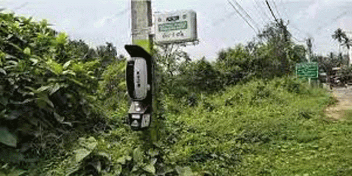 കോഴഞ്ചേരി പത്തനംതിട്ട റോഡില് വൈദ്യുതി വാഹനങ്ങള്ക്കായി സ്ഥാപിച്ചിട്ടുള്ള ചാര്ജിങ് പോയിന്റ് കാട് കയറി കോഴഞ്ചേരി പത്തനംതിട്ട റോഡില് വൈദ്യുതി വാഹനങ്ങള്ക്കായി സ്ഥാപിച്ചിട്ടുള്ള ചാര്ജിങ് പോയിന്റ് കാട് കയറി