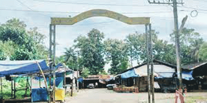 രാഷ്ട്രീയ തര്ക്കത്തില് മുങ്ങി കോഴഞ്ചേരി പാലവും ചന്തയും രാഷ്ട്രീയ തര്ക്കത്തില് മുങ്ങി കോഴഞ്ചേരി പാലവും ചന്തയും